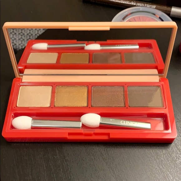 New Clinique Make up Skincare Bundle w/ Bag - Picture 2 of 10